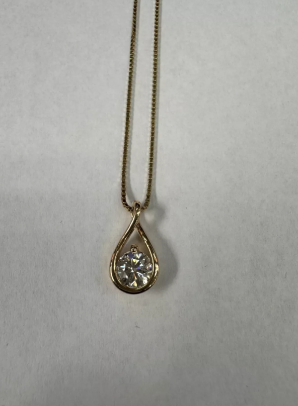 Teardrop-shaped Pandora pendant necklace featuring a lab-created diamond in 14k gold